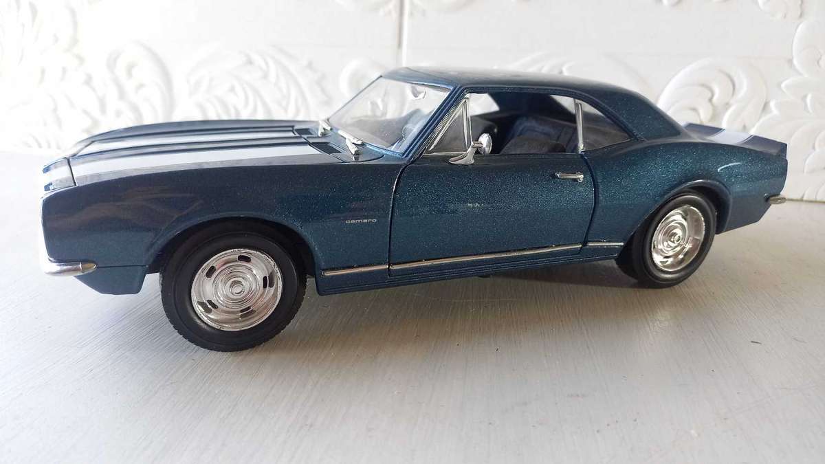 Chevrolet Camaro z28 by Road Legends