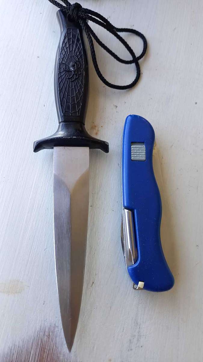 Knife Lot Victorinox Helmsman and unmarked dagger