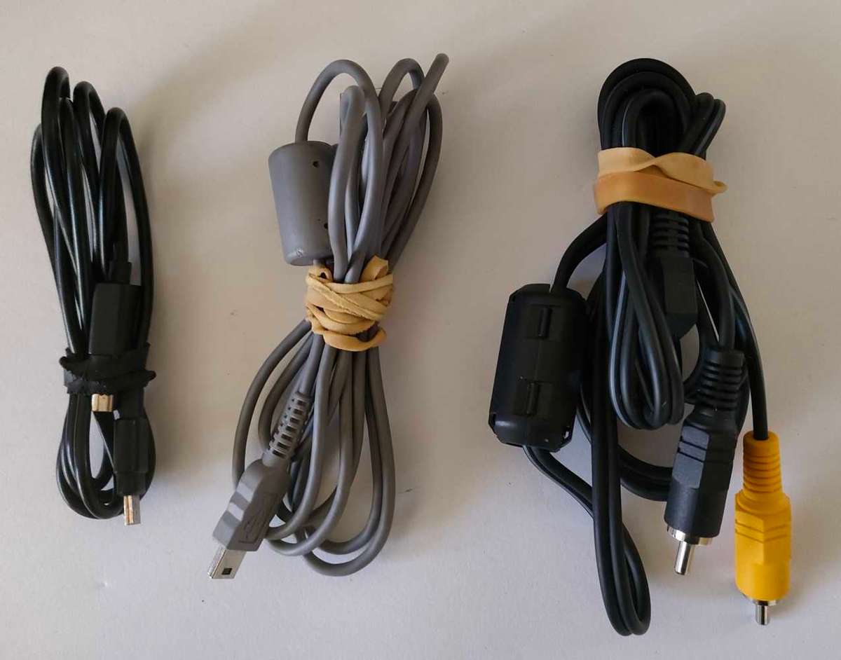 Sony Cybershot Camera - DSC-H5