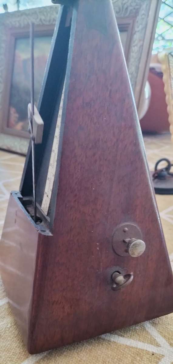 Vintage Metronome Working