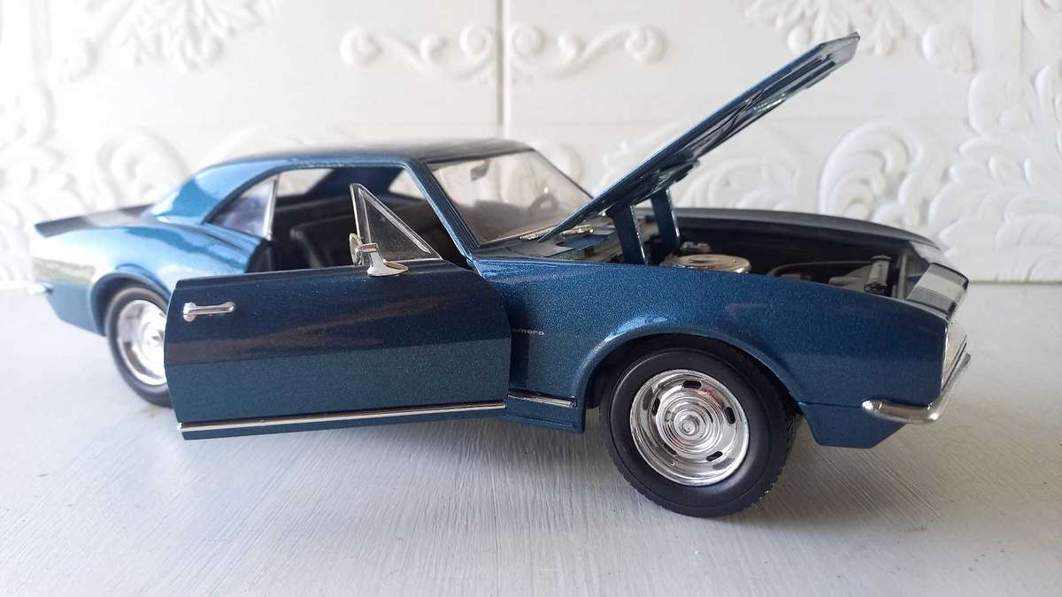 Chevrolet Camaro z28 by Road Legends