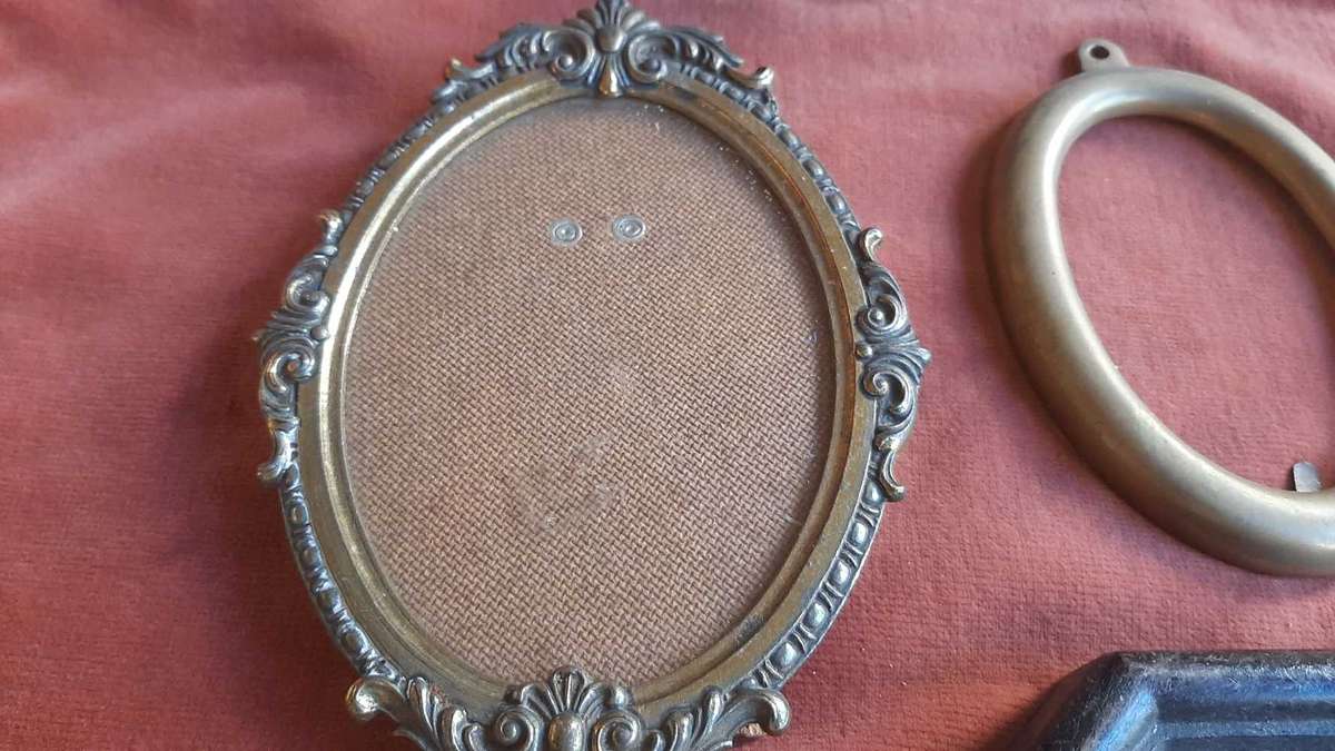 Job lot of small vintage frames