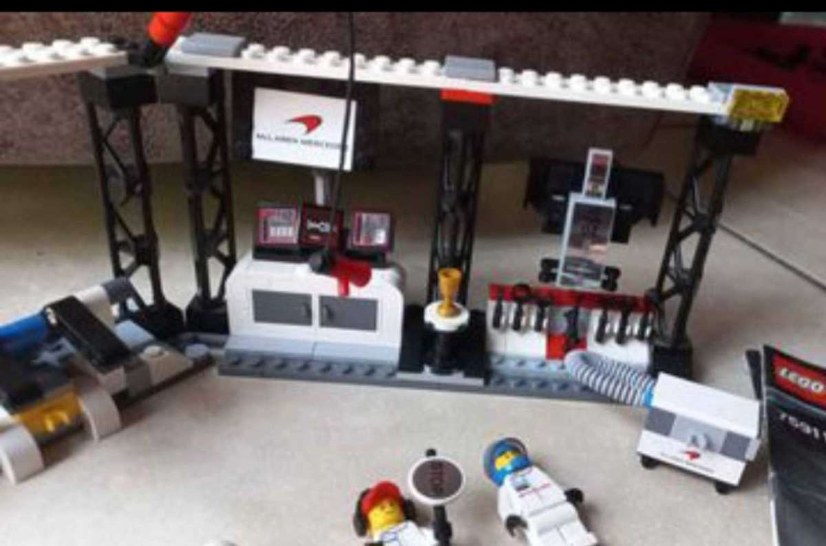 LEGO Speed Champions McLaren Mercedes Pit Stop (75911) - Set retired