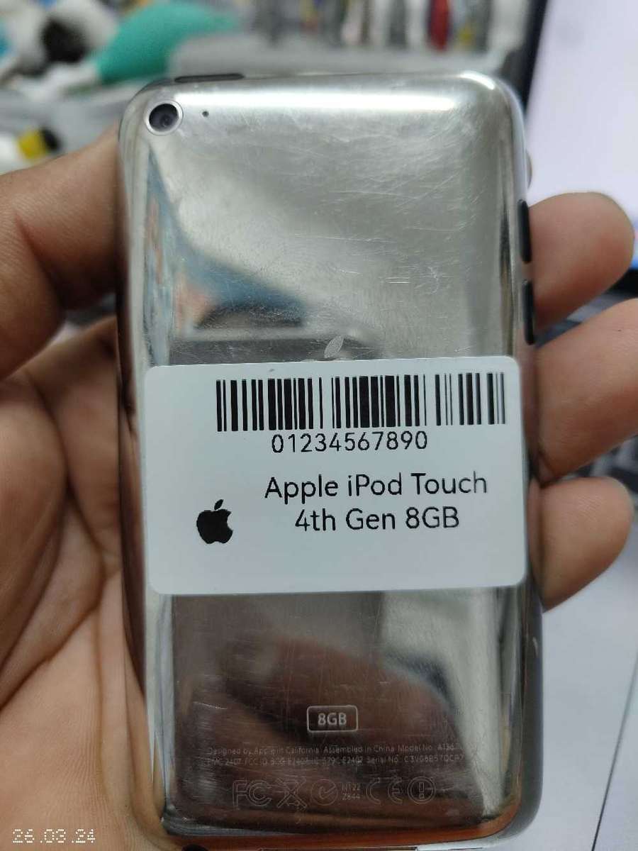 Apple iPod Touch 4Th Gen 8GB Silver (Used)