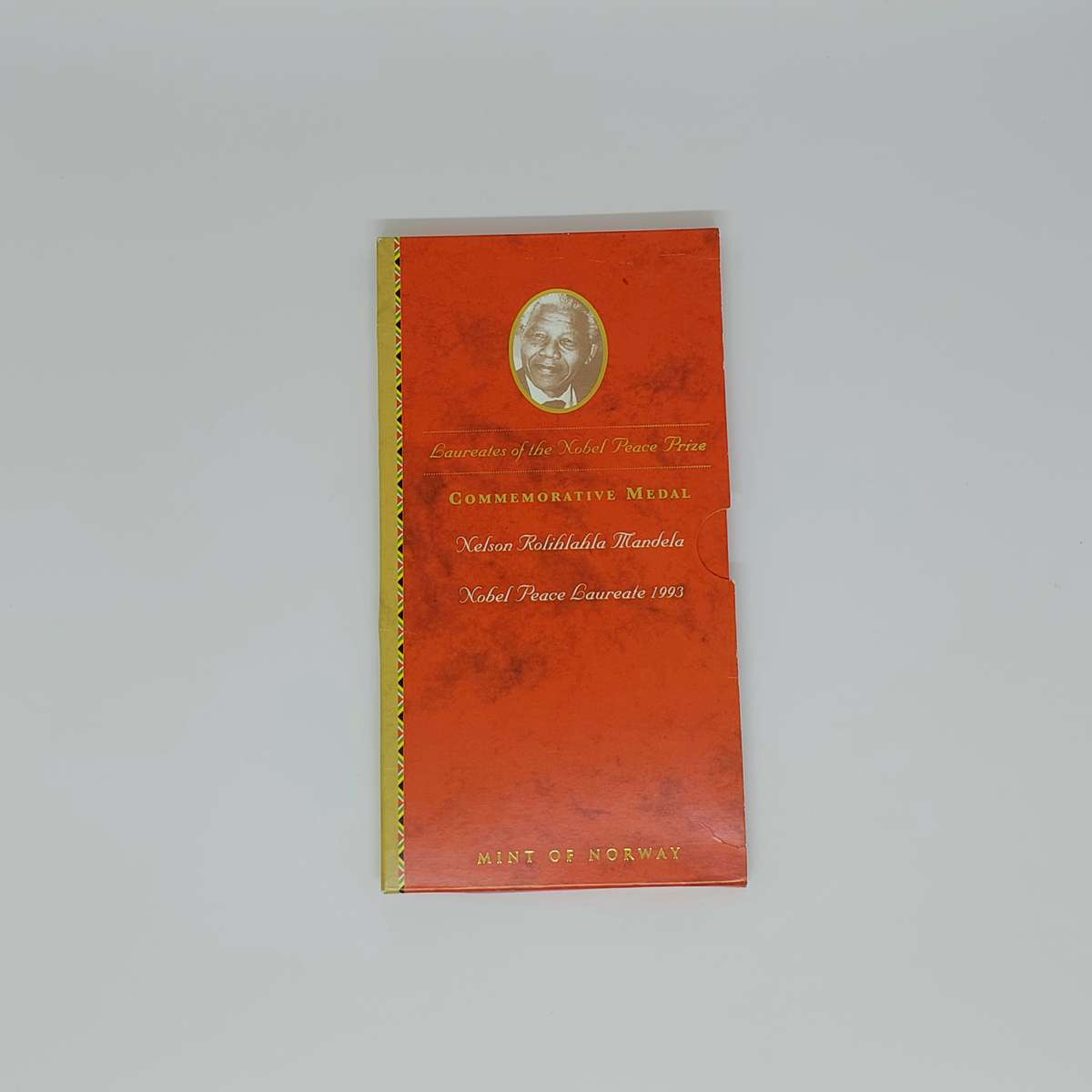 NELSON MANDELA COMMEMORATIVE MEDAL 1/10 OZ PURE GOLD IN BROCHURE NOBEL LAUREATES
