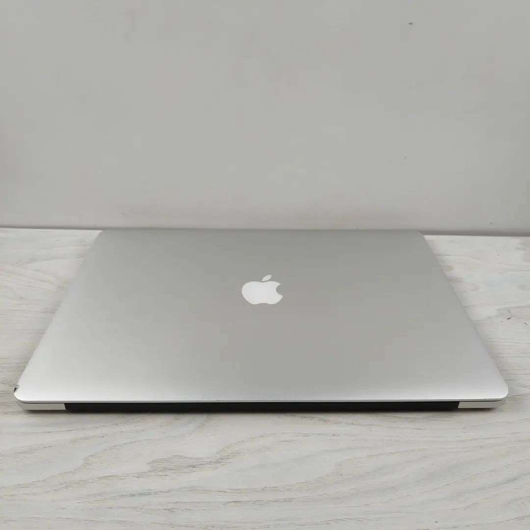 Apple macbook pro 15 inch Retina Display 2015 Model Quad core i7