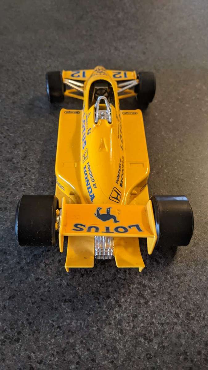 Burago Lotus 97 T Senna