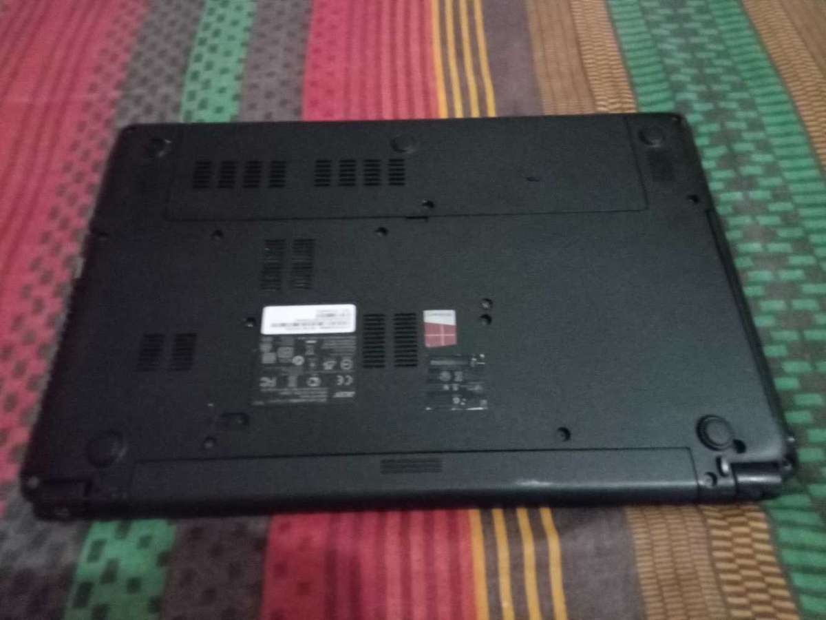 Acer E1-570 Core i3/12 Gig Ram/500 Gig HHD/Intel HD GFX Laptop