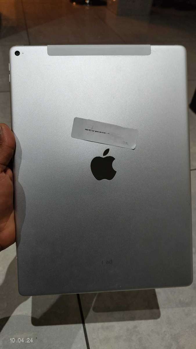 Apple iPad Pro  12.9` A1652(2015) 128GB cell + wifi  silver(Pre owned) clean condition