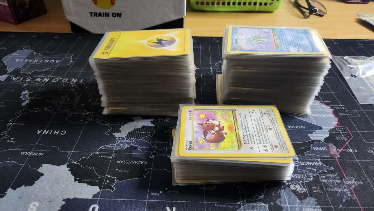 MASSIVE 1999 VINTAGE LOT OF POKEMON CARDS FOR SALE