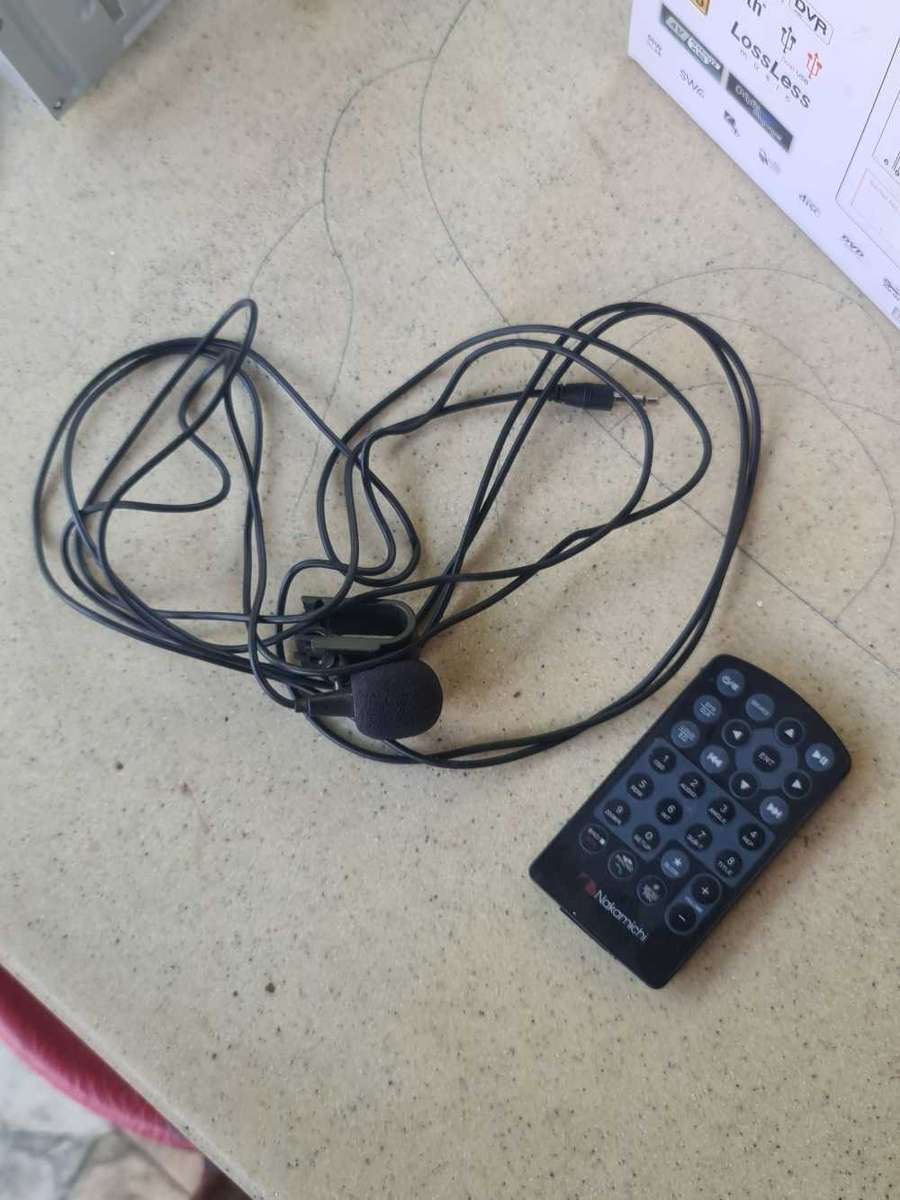 Nakamichi NA3020 2-DIN Built-in Bluetooth Touch Screen With Backup Camera