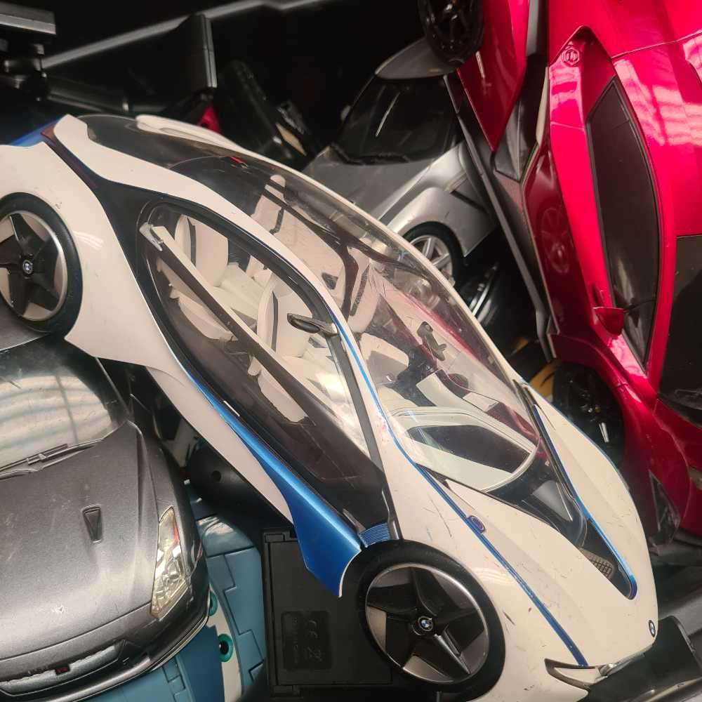 Toys storage lot, toy cars