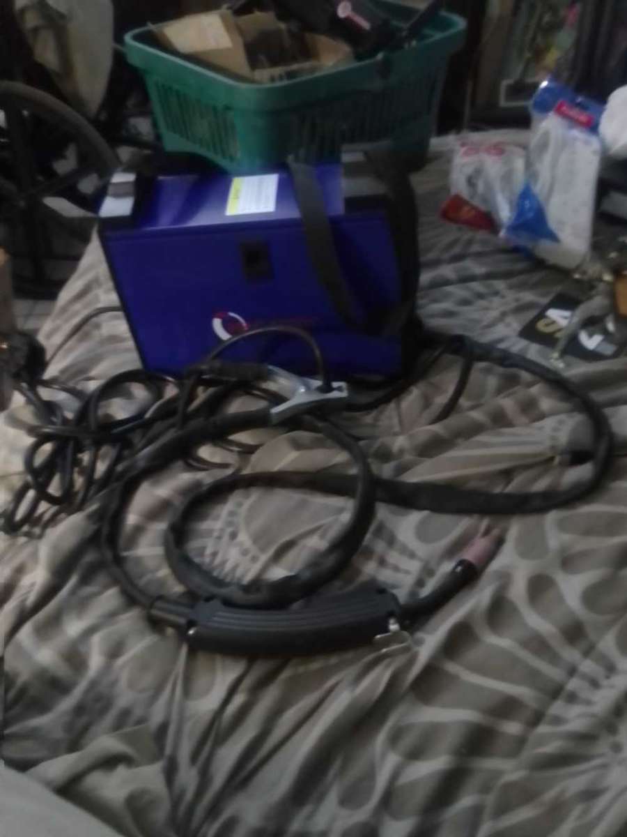 MIG 135E welder nearly new