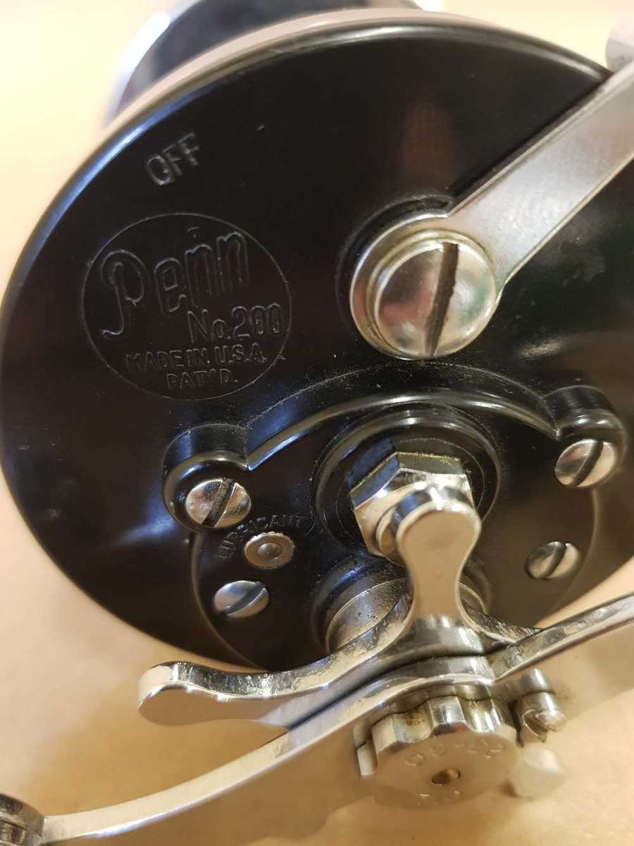 Penn 200 Surfmaster . Backelite spool.