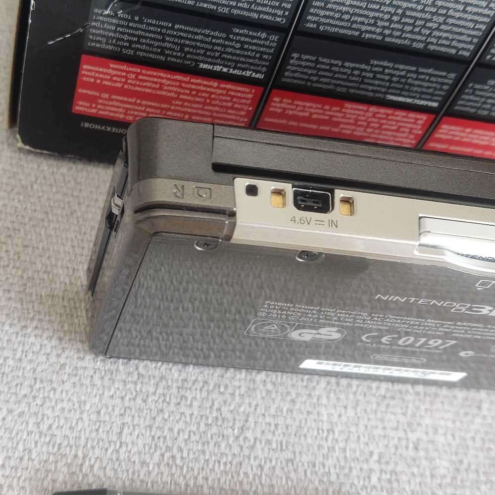 Nintendo 3ds European region Console +box