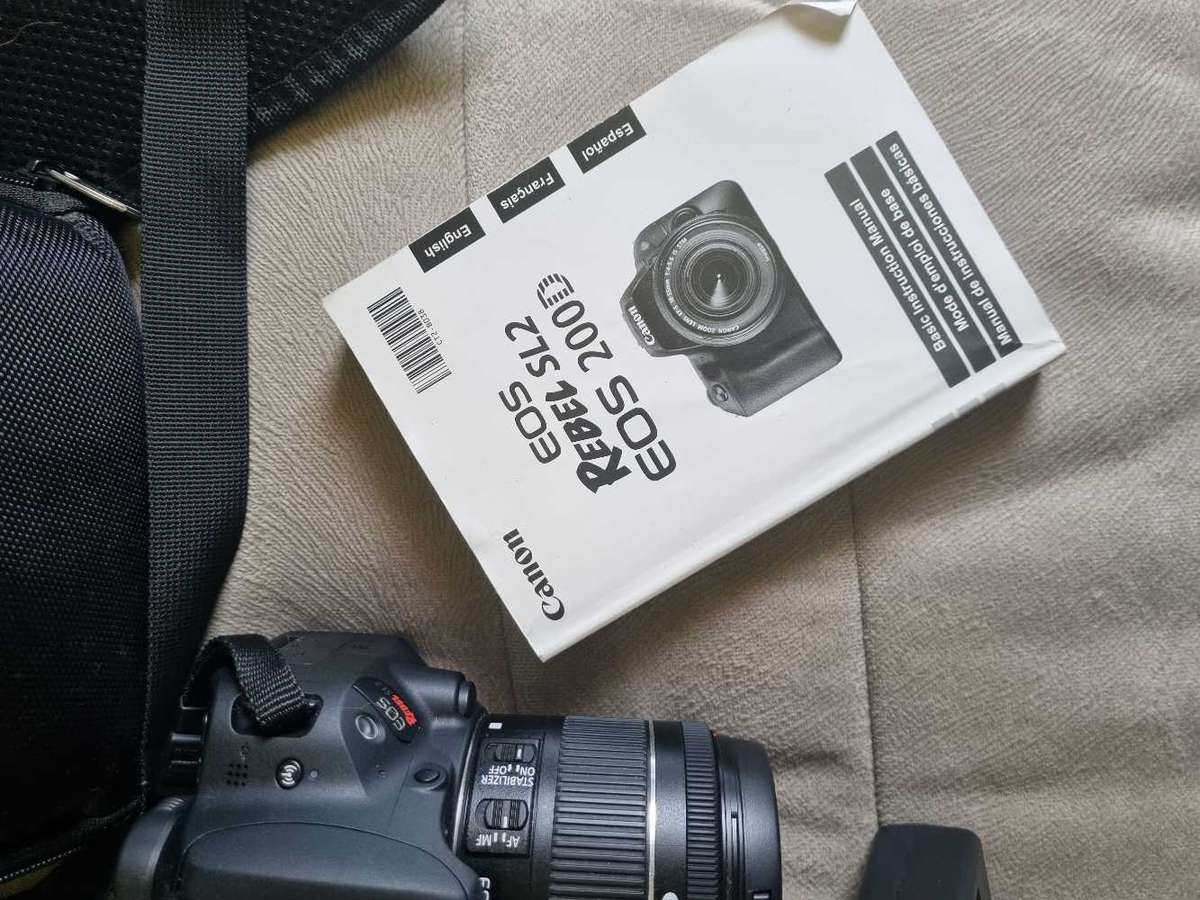 Canon EOS  Rebel SL2/200D