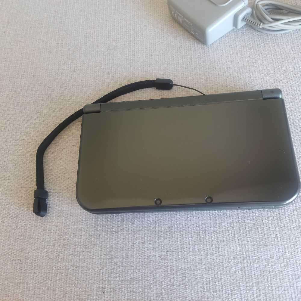 `New` Nintendo 3dsxl console with original stylus and charger