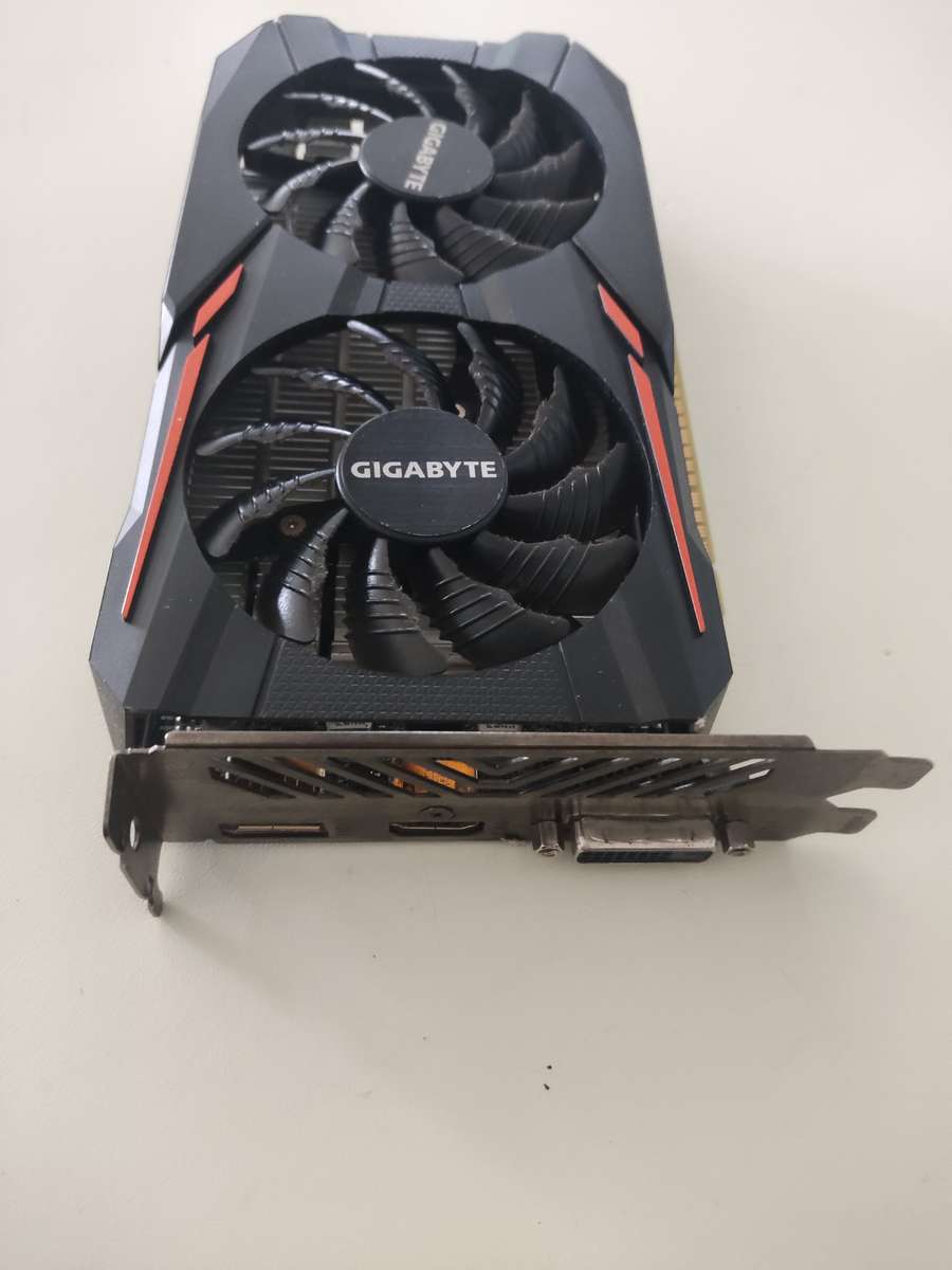 Gigabyte GTX1050 Ti 4GB GDDR5 Graphics card**No External power Needed**Amazing Little card