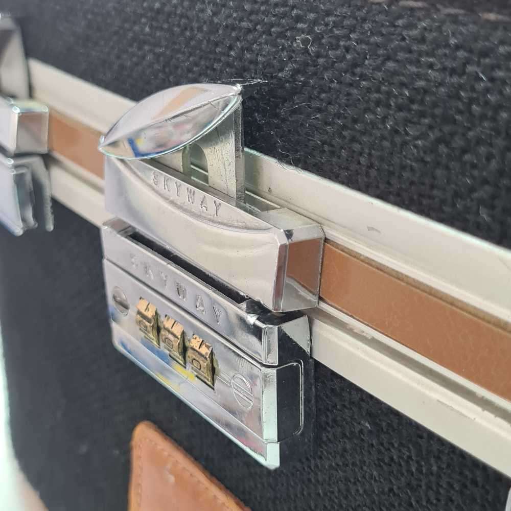 Vintage skyway Skyway makeup carry bag