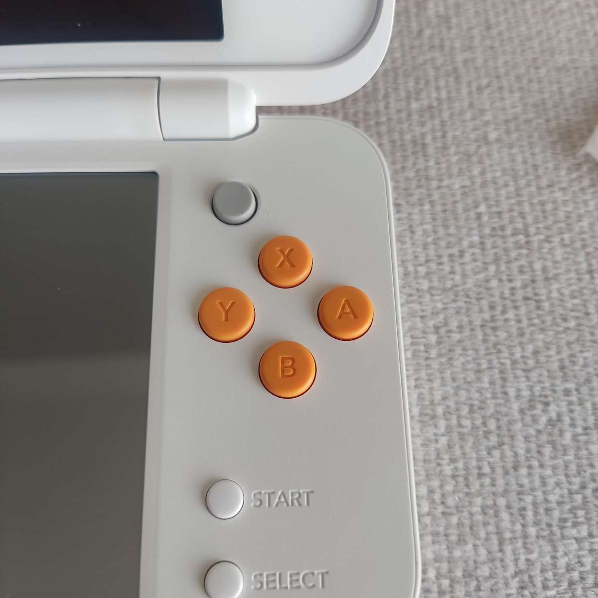 `New` Nintendo 2ds xl Console with original charger +box