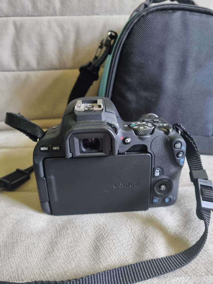 Canon EOS  Rebel SL2/200D