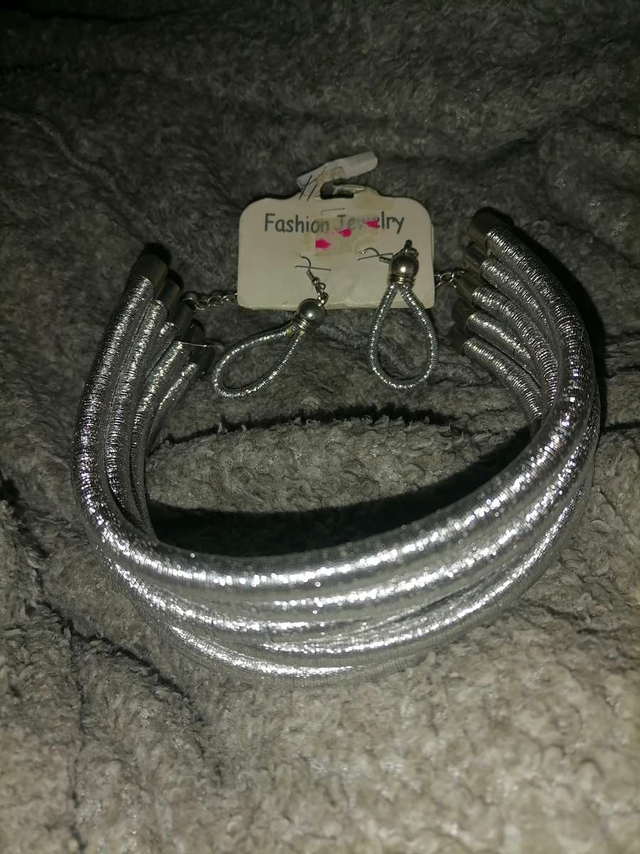 30 cm Brick red clutch bag with necklace set