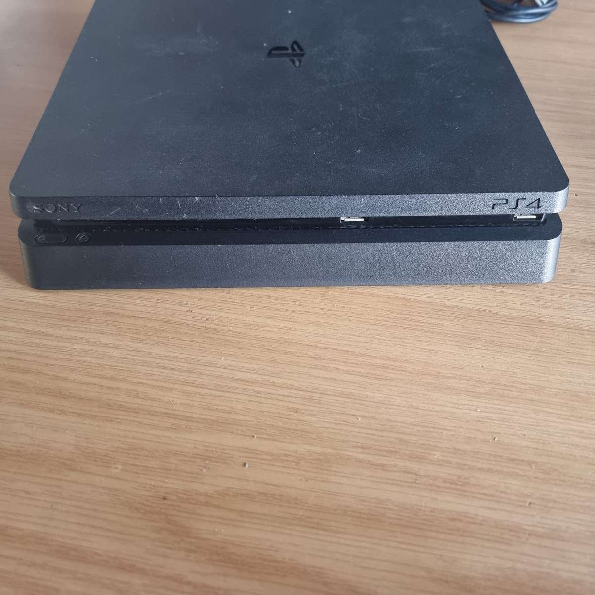 Sony ps4 slim