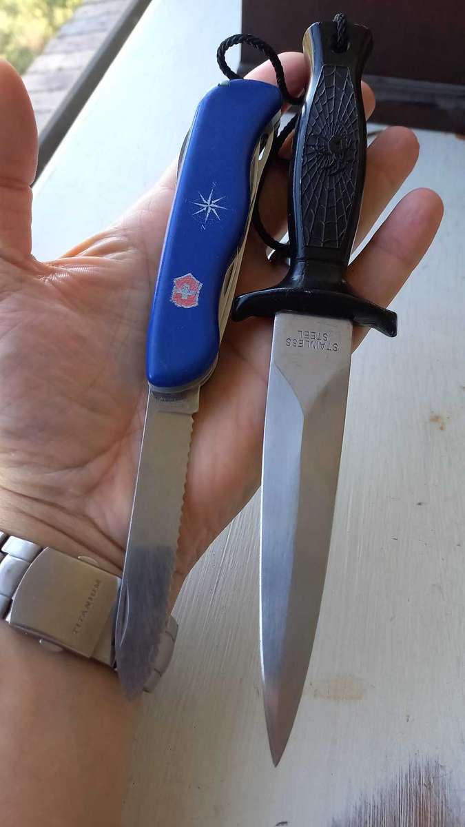 Knife Lot Victorinox Helmsman and unmarked dagger