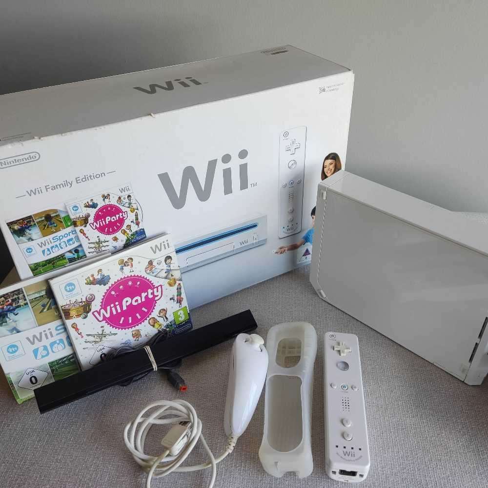 Nintendo Wii Family Edition Wii with Wii party+wii Sports