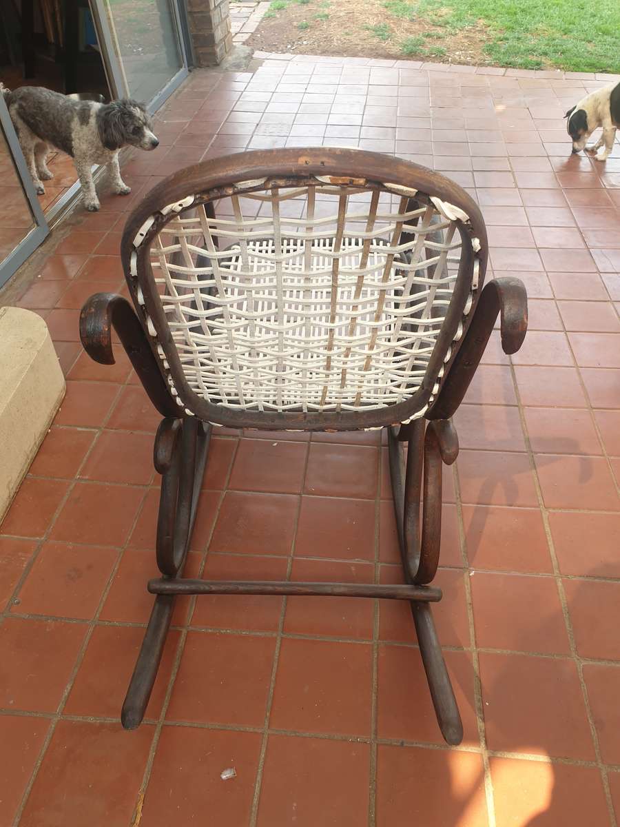 ANTIQUE BENTWOOD ROCKING CHAIR