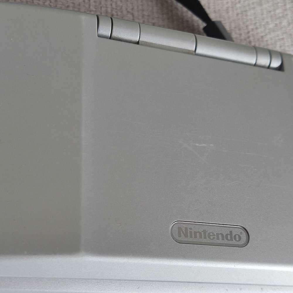 Nintendo ds console +USB charger