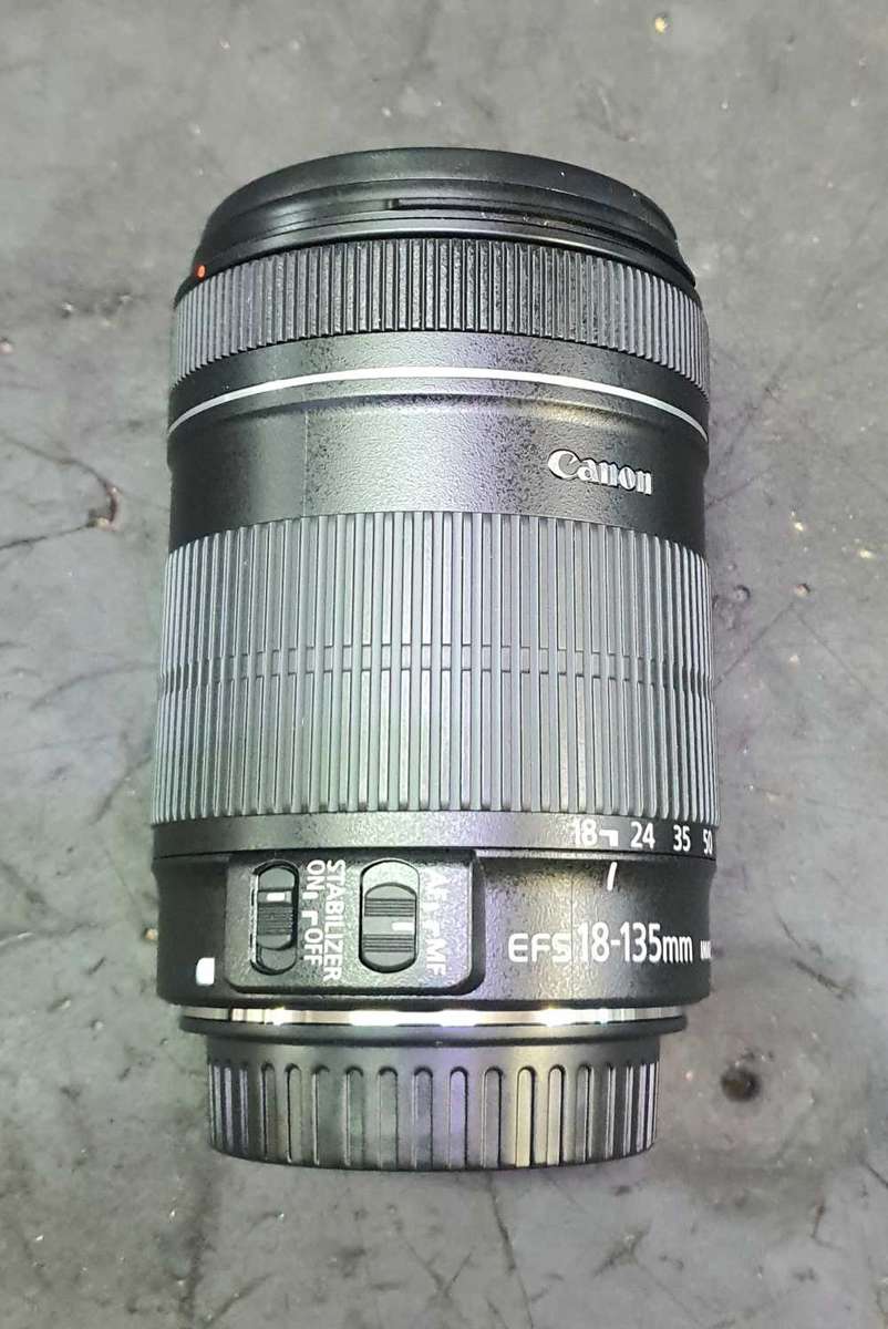 Canon EOS 18-135mm f/3.5-5.6 is lens