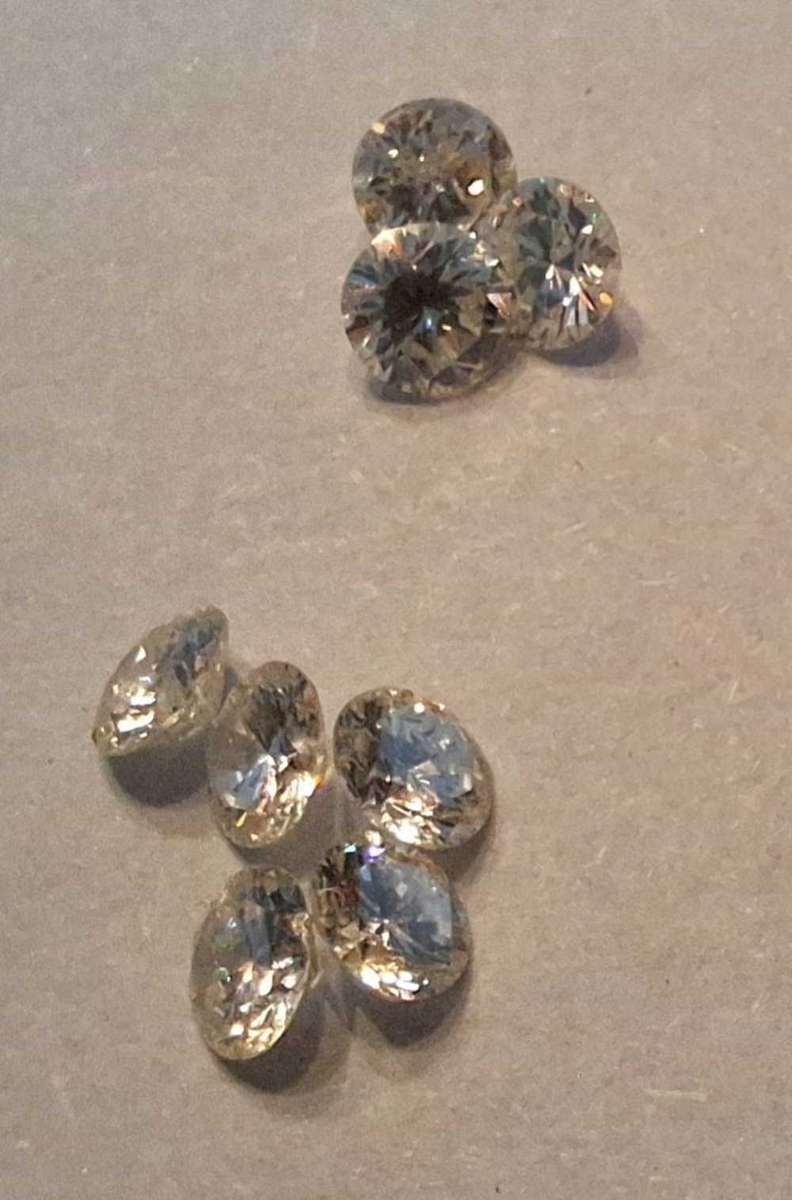 8x Natural old mined diamonds