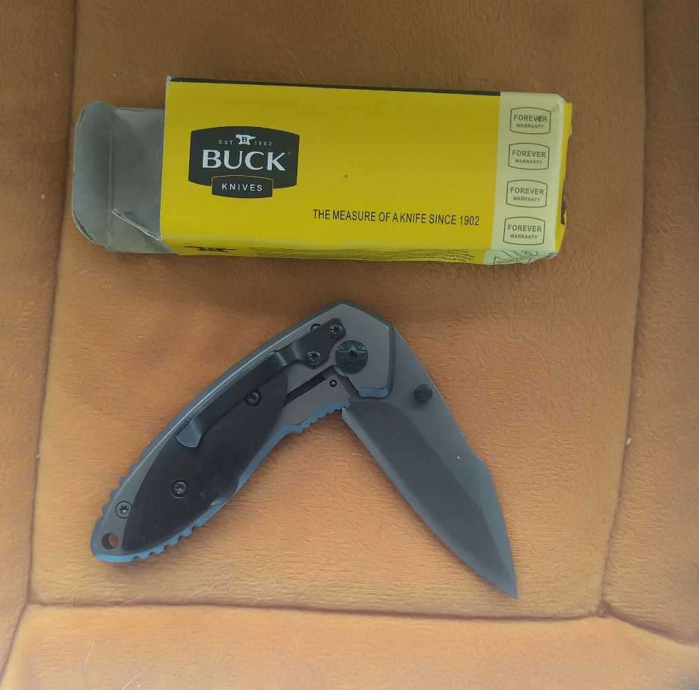 Buck side lock Folder