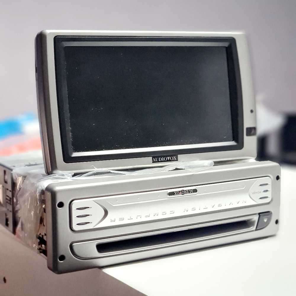 AUDIOVOXMM5050/18 Radio and Car Navigation system