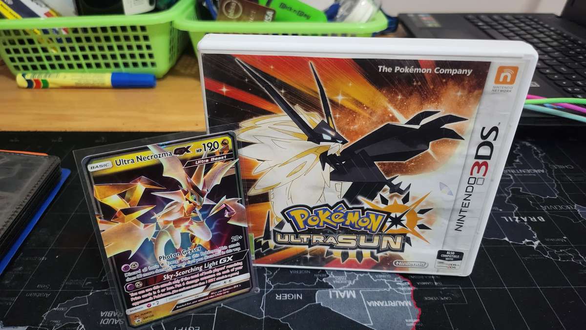 3DS Pokemon UltraSun game + promo card