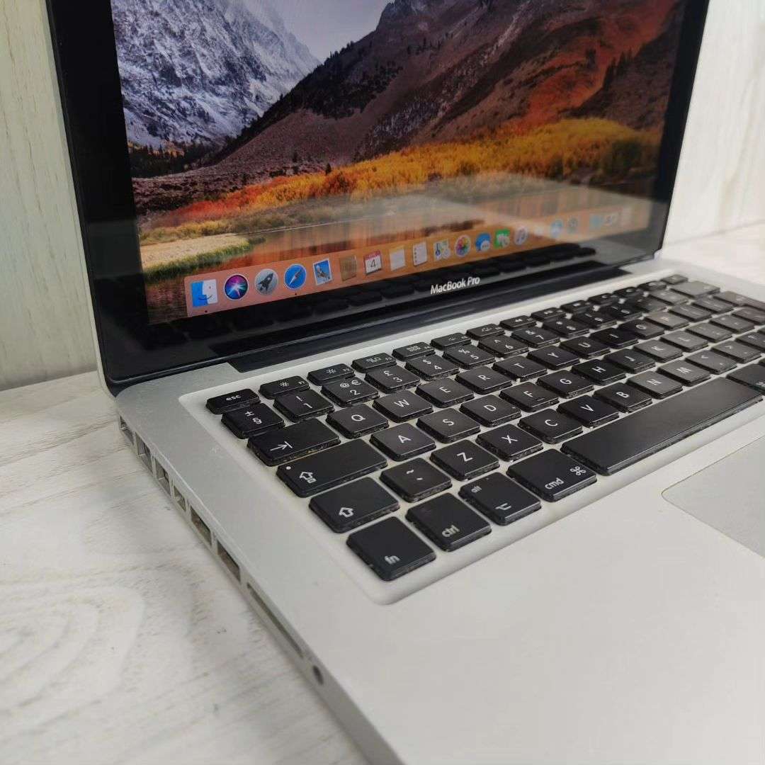Apple macbook pro 13 inch Mid 2012 Core i5 2.5Ghz