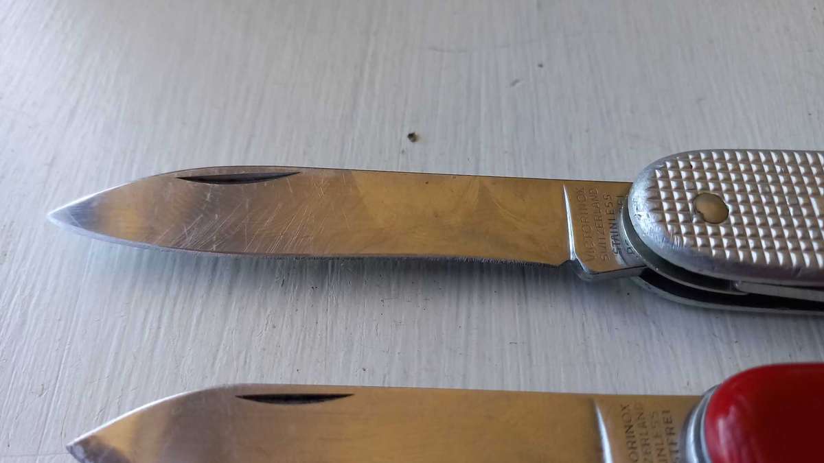 Knife collection border war Era Victorinoxes