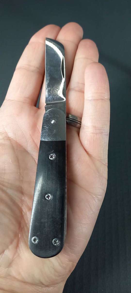 Handmade pocket knife by AT van Heerden