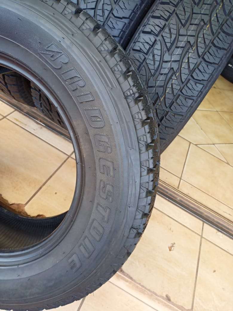 265/65/17 Bridgestone dueler AT. 80% life