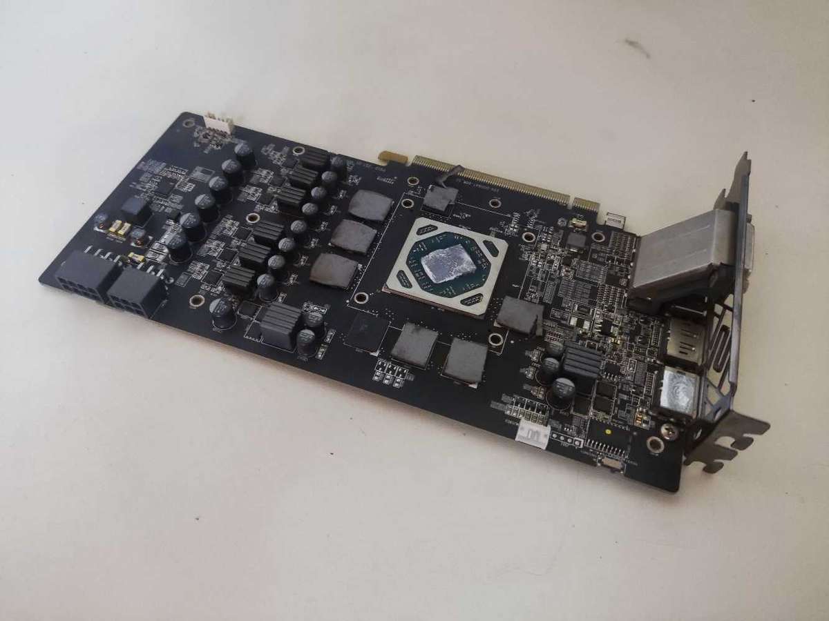 Sapphire Nitro + RX580 8GB Graphics Card**For parts or repair**