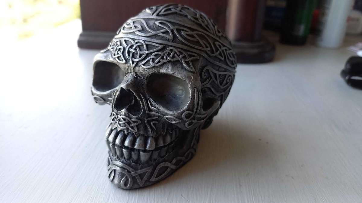 Skull Celtic ornament/figurine