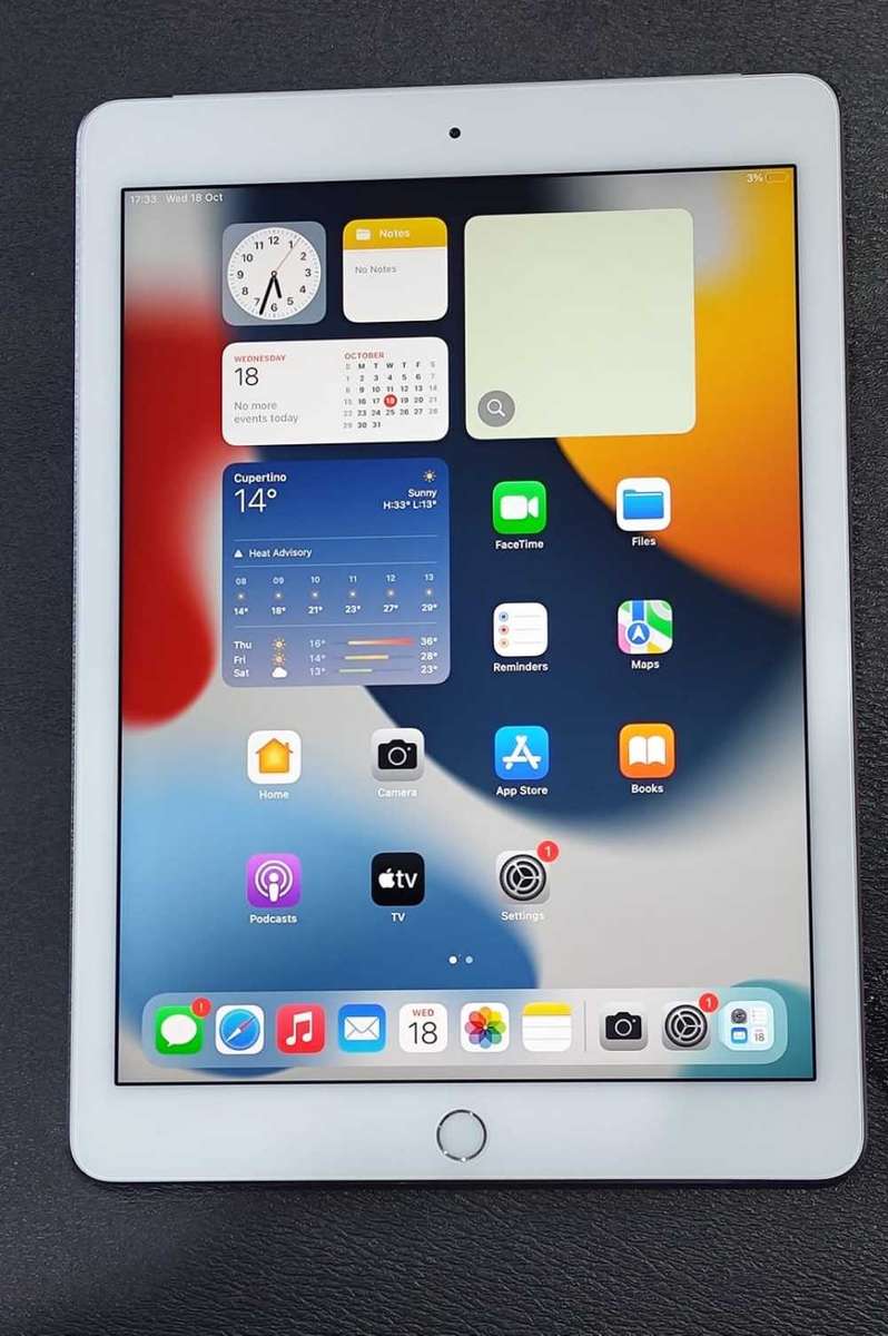 Apple iPad Air 32GB , cellular+ WiFi A1475 (Pre Owned)