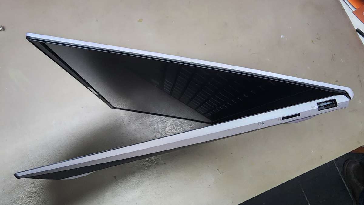 Asus Zenbook 14 UX425E (Silver, i7 11th Gen, 512GB SSD, 16GB RAM) - REFURBISHED