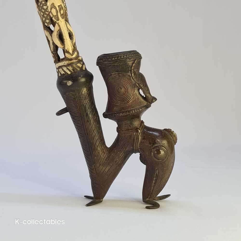 Bamum, Cameroon Grasslands antique ceremonial and prestige bone and bronze pipe. King's pipe