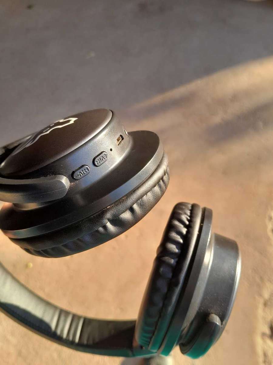 UNDER ARMOUR WIRELESS HEADPHONES