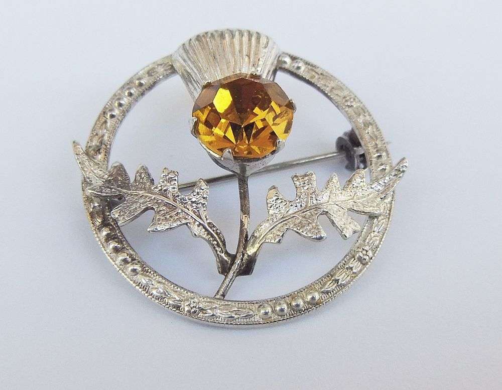 AN AWESOME VINTAGE STERLING SILVER SCOTTISH THISTLE BROOCH WITH FACETED YELLOWISH INSET !! WOW !!
