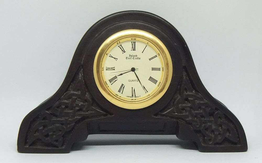 AN AWESOME VINTAGE CELTIC DESIGN DESK CLOCK BY  ISLAND TURF CRAFTS IRELAND - WORKING 100%