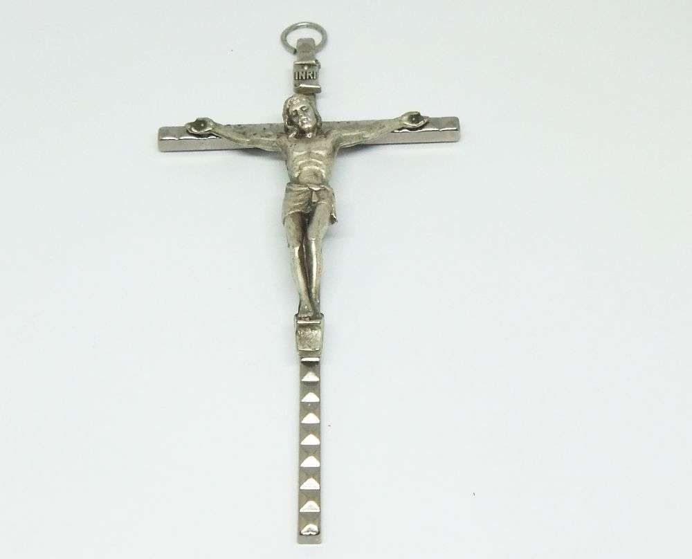 WOW !! A HIGHLY DETAILED VINTAGE METAL CRUCIFIX MADE IN ITALY !!