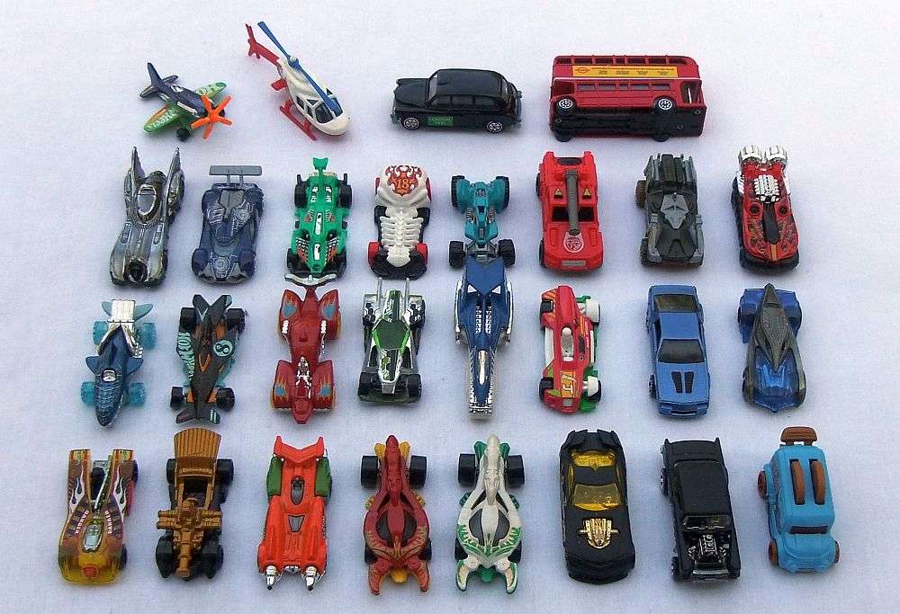 CRAZY JOBLOT !! 26 HOTWHEELS MODELS + 2 AWESOME QUALITY MIC MODELS "LONDON BUS & TAXI "